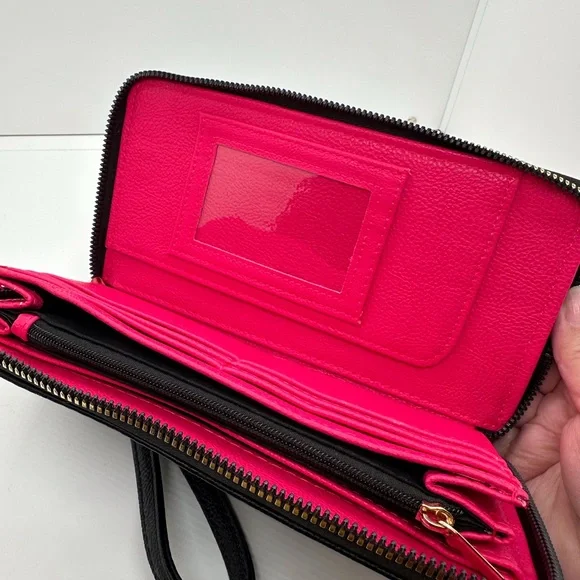 NWOT Betsey Johnson Embossed Lips Print Black Wallet Wristlet - Picture 5 of 5